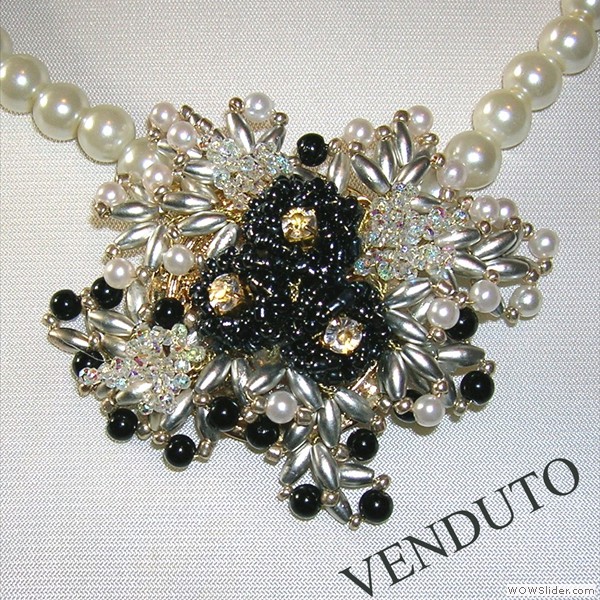 peacock_line_black_swarovski
