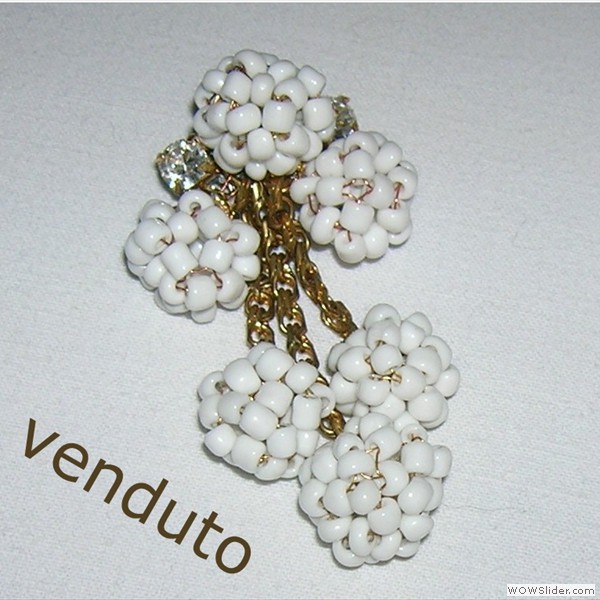 white_berries_pin